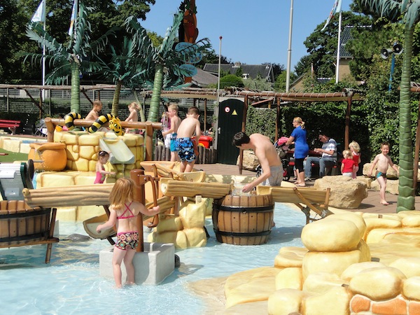 Het waterpretpark voor de kleinere