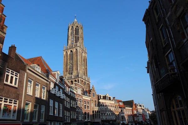Domtoren Utrecht: Close up straatje Domtoren