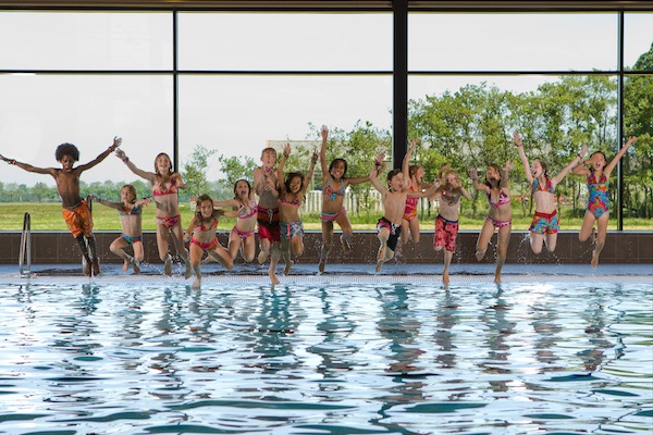 Zwembad 't Hoogkoor: Samen ravotten en spelen in het water