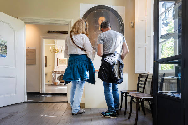 Dingen bekijken in het museum