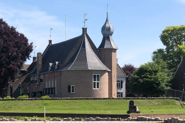 Stedelijk Museum Coevorden: Stadswandeling 'Coevordense tradities en gebruiken'