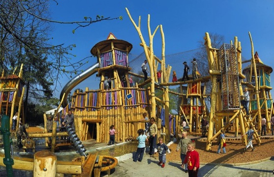 Bij Avonturenpark Hellendoorn zijn speeltuinen voor alle leeftijden