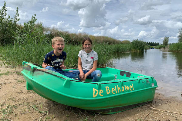 Spelen in een bootje