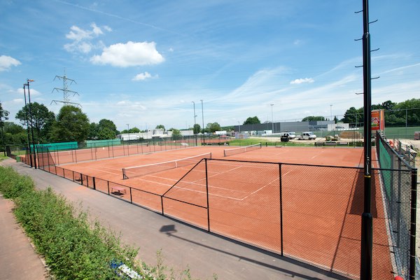 Zwembad De Haamen: Tennisveld
