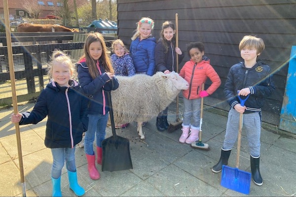 Aai of kijk naar de dieren op de boerderij