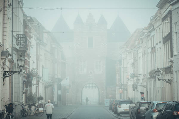 In de mist