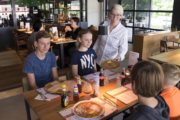 Pannenkoeken eten met de kids