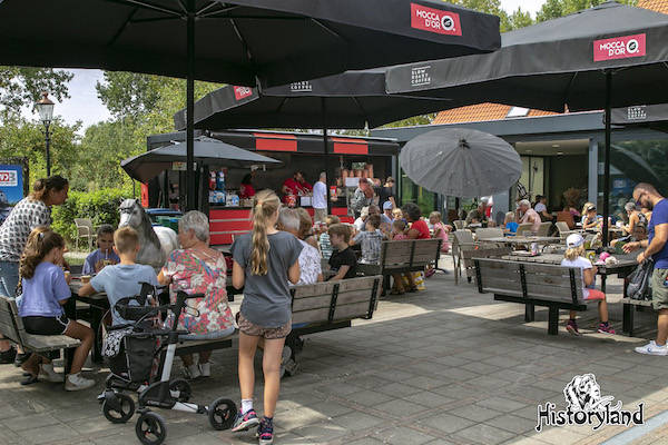 Haal een lekkere snack bij de snackcontainer