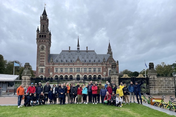 Flitz Events Scheveningen: Foto voor het internationaal gerechtshof in Den Haag