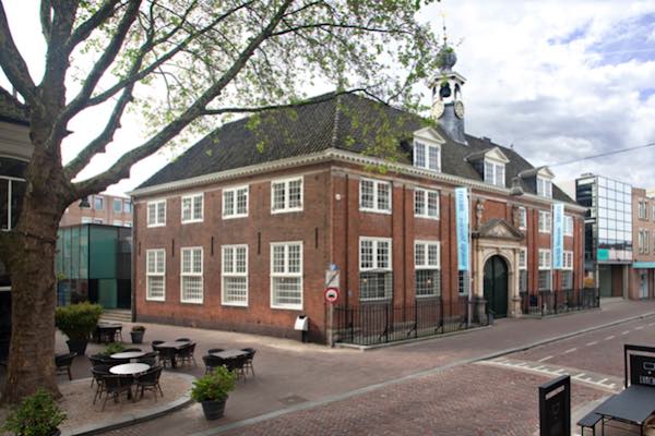 Vooraanzicht museum