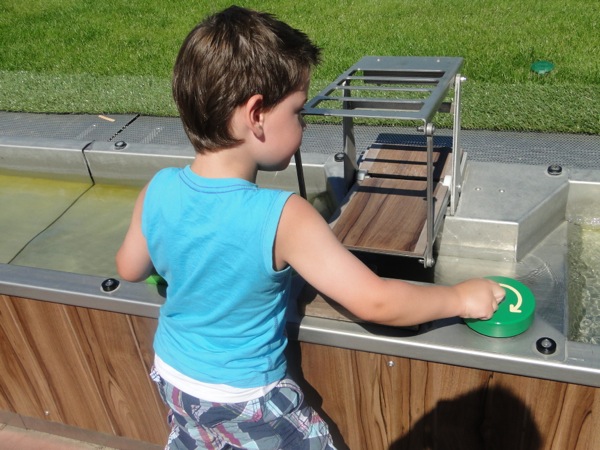 Brug open de boot kan verder