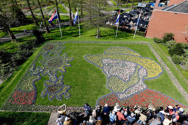 Kunst met bloemen in de Keukenhof