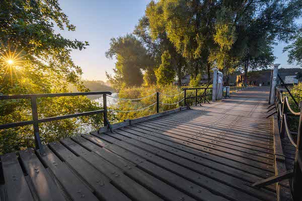 Wandel via de brug Fort Altena in