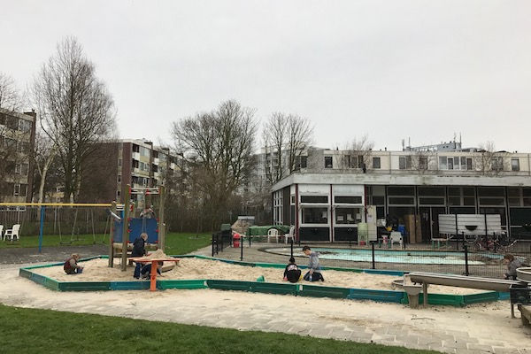 Spelen, graven en bouwen in de zandbak