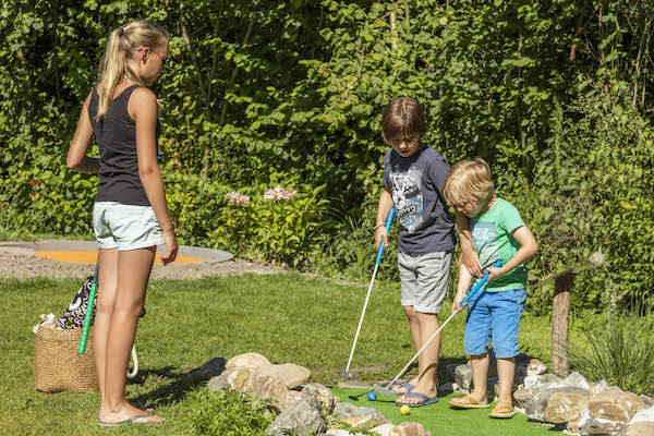 Speel een potje midgetgolf