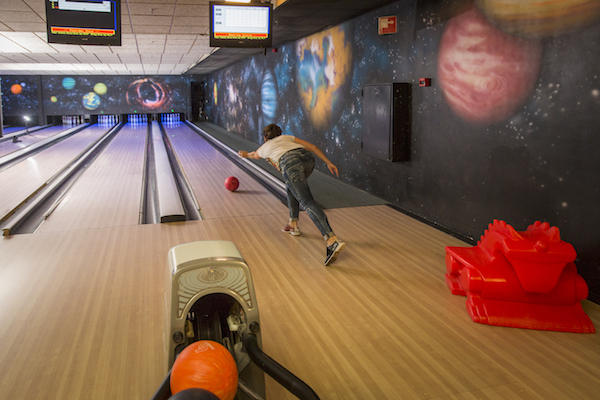 Versla je vrienden met bowlen