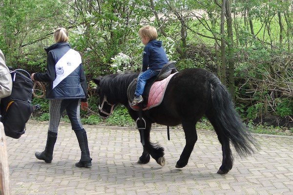 Rijden op een pony!