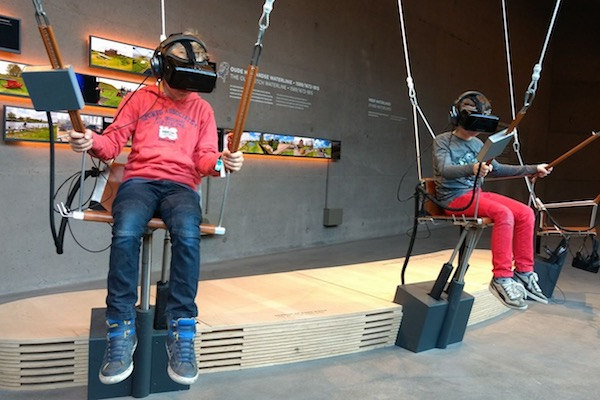 Maak een parachutesprong met de virtual reality-bril 