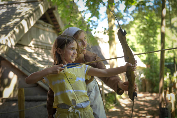 Meisje aan het boogschieten