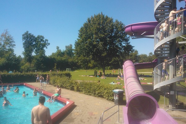 Roetsj van de glijbaan bij Zwembad Stelleplas