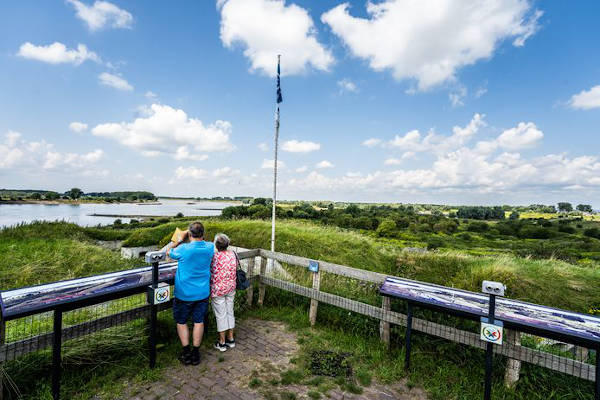 Fort Pannerden: Kijken naar het uitzicht