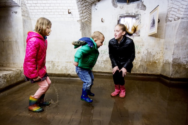Hard stampen in de plassen