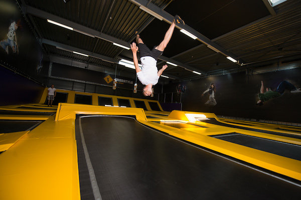 Jumpen van trampoline naar trampoline