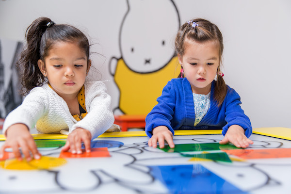 Puzzelen in het Nijntje museum