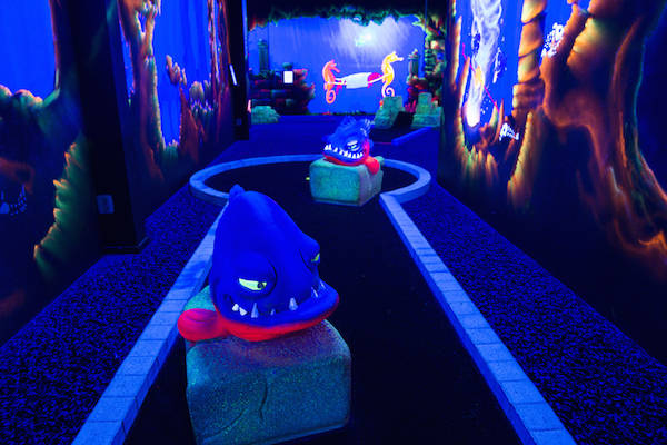 16 holes glowgolf