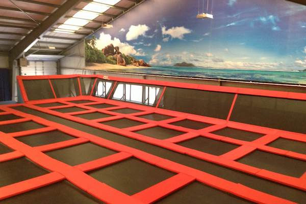 Bounz Eindhoven-Best: 32 aaneengeschakelde trampolines