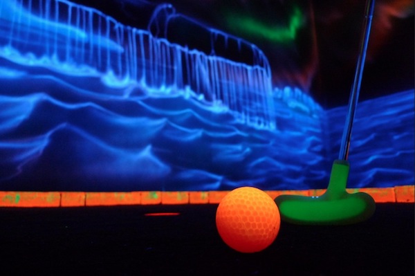 GlowGolf Rucphen: Speel minigolf in een waanzinnig decor