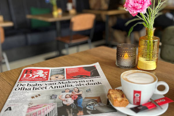 Honderd Bunder Bos: De krant lezen met een kop koffie