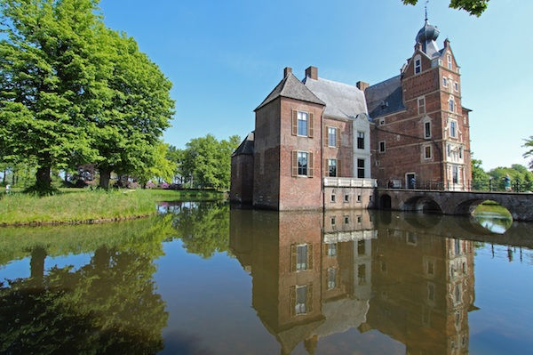 Het kasteel van buitenaf