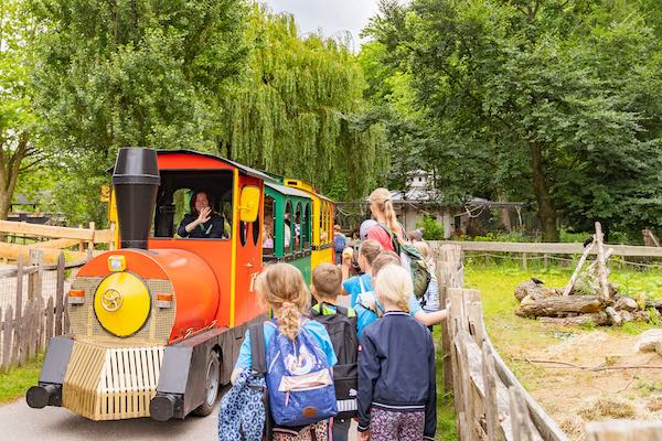 Stap samen met vrienden en vriendinnen aan boord van de Boemeltrein