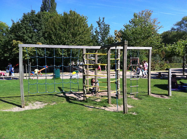 Klein speeltuintje bij Plaswijckpark