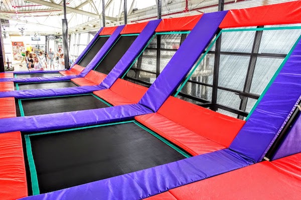 Play & Bounce: 8 grote trampolines en 4 zij-trampolines