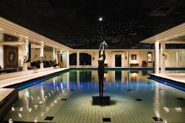 Wellnessresort Elysium: Luxe binnenbad dat sprookjesachtige sfeer ademt