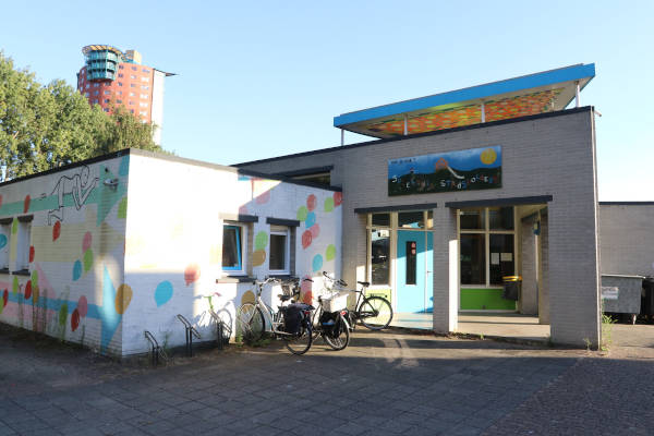 Speeltuin Stadspolders: Buitenkant van het gebouw