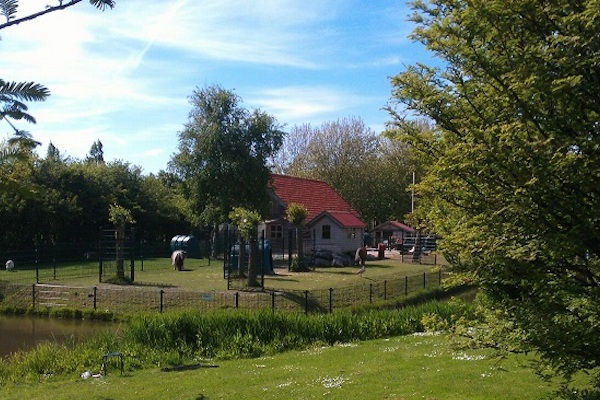 Kinderboerderij Skip: De kinderboerderij is prachtig gelegen in het Dreespark