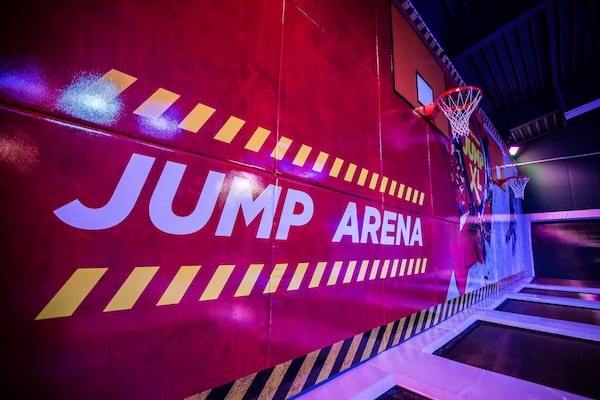 Tricks oefenen op 300m2 aan trampoline velden