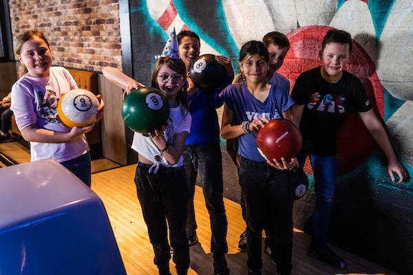 Gooi een strike tijdens het bowlen!