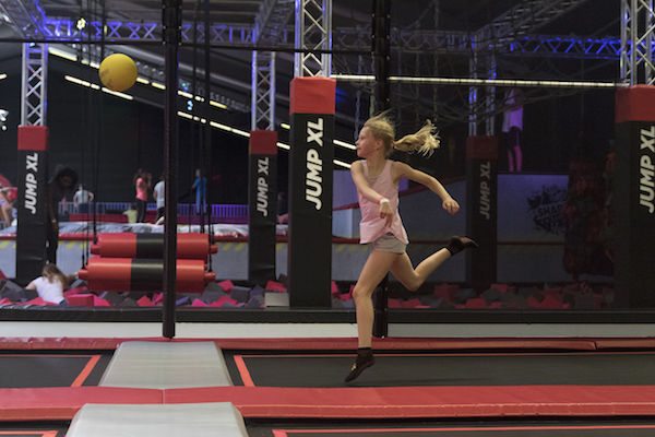 Speel een potje Dodgeball in de jump arena