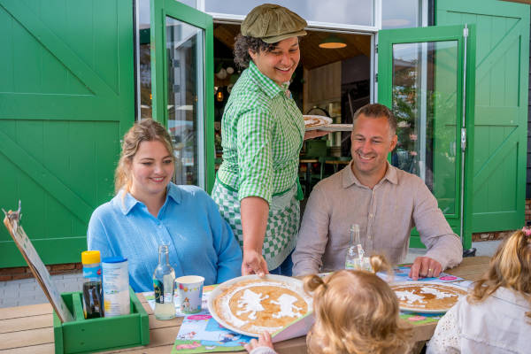 Pannenkoek wordt geserveerd