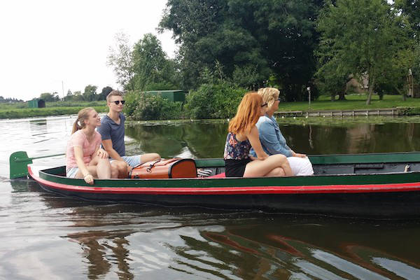 Traditioneel Donder Giraffe Zelf varen in een fluisterboot (Broek op Langedijk) - Fijnuit.nl