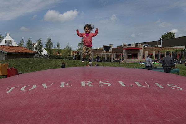 Jump op het grote luchtkussen