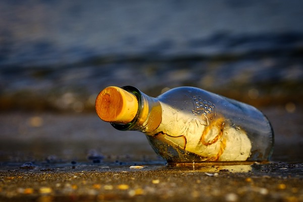 Er zijn verschillende voorwerpen opgedoken op het strand, waaronder flessenpost