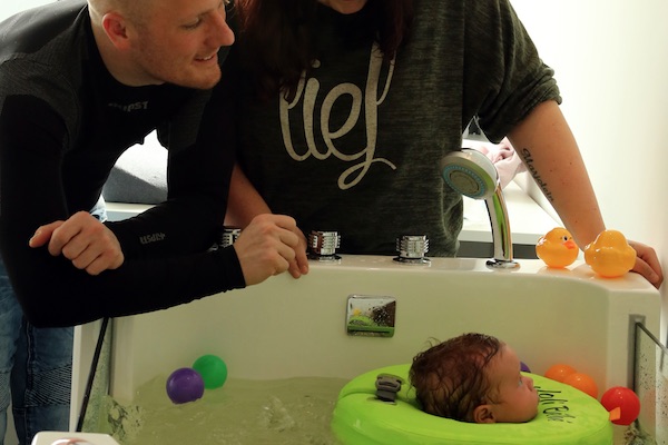 Heerlijk rondtrappelen en genieten van zijn of haar vrijheid in het water