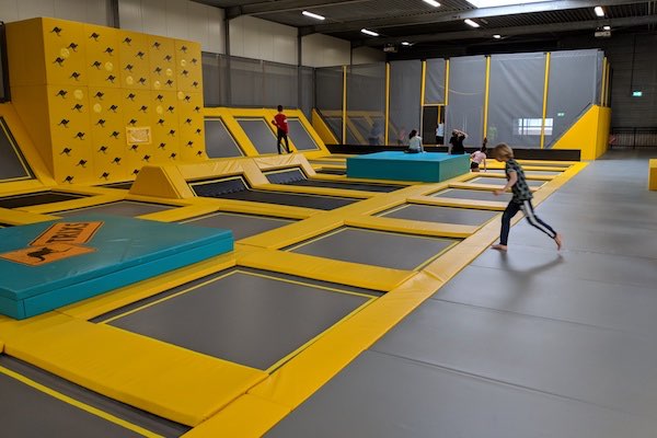 Trampolines en trefbal