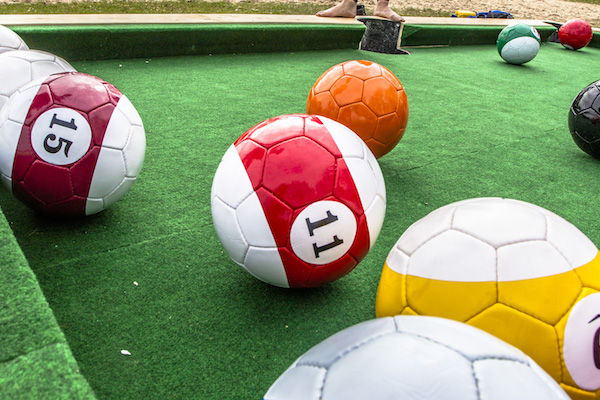 Poolball is een combinatie tussen poolen en voetbal