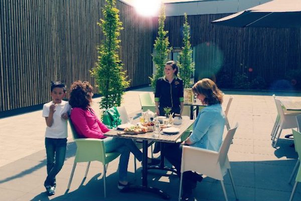 KidsPlaza Helmond: Geniet van de zon op het buitenterras